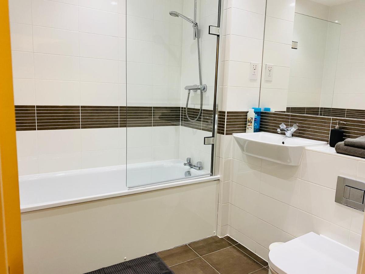 Spacious Two Bedroom Apartment In Balham Лондон Экстерьер фото