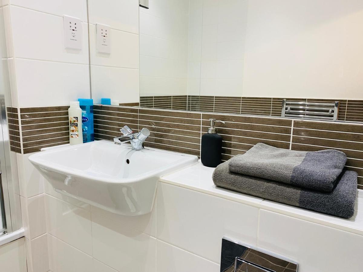 Spacious Two Bedroom Apartment In Balham Лондон Экстерьер фото