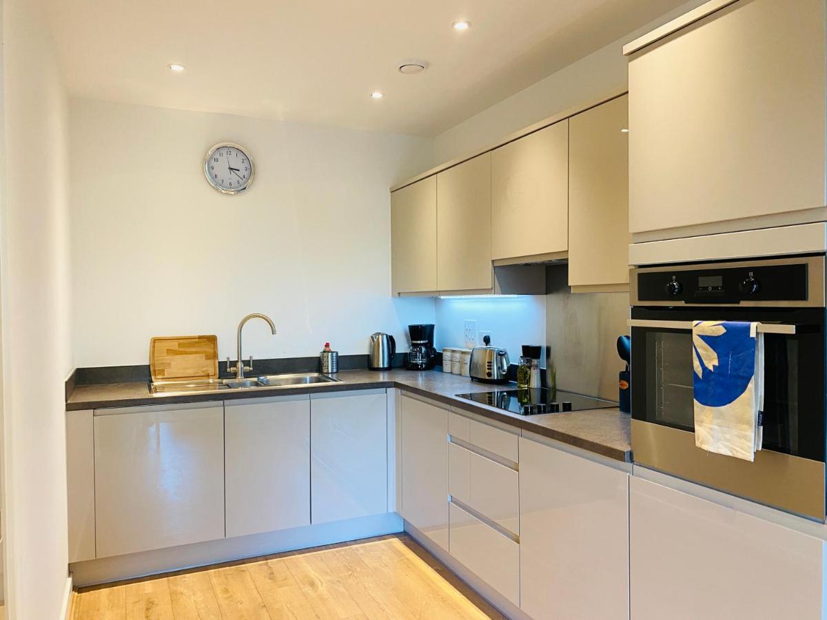 Spacious Two Bedroom Apartment In Balham Лондон Экстерьер фото