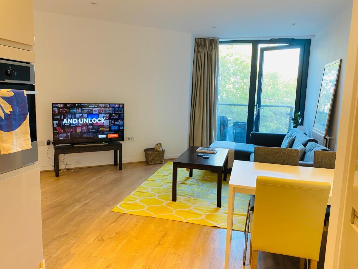 Spacious Two Bedroom Apartment In Balham Лондон Экстерьер фото